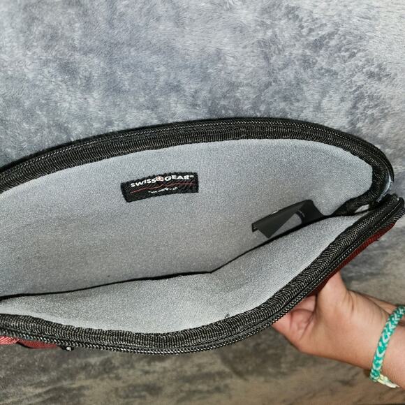 BLACK FRIDAY SALE - S/M Tablet / Laptop Sleeve Swiss Gear - Picture 4 of 6